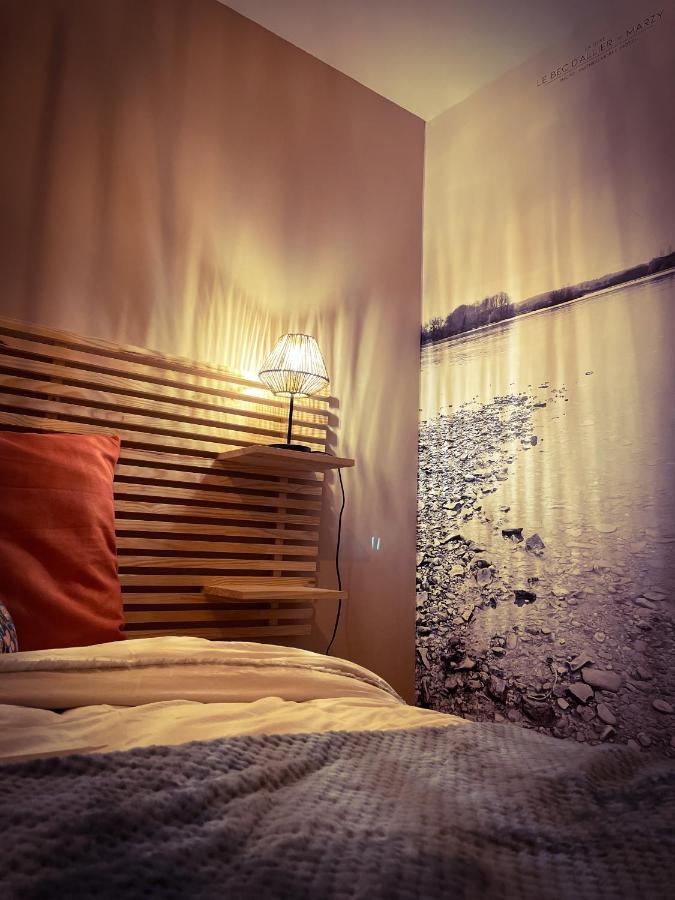 Apartment Le Noeud Vert: Nevers-themed With City-center Parking & Fitness Access