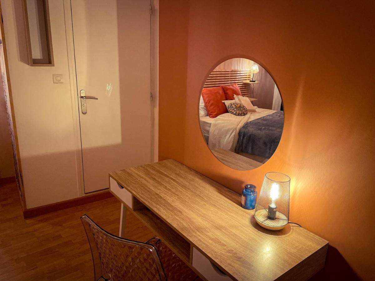 Apartment Le Noeud Vert: Nevers-themed With City-center Parking & Fitness Access