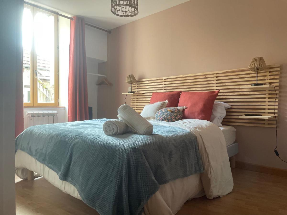 Le Noeud Vert: Nevers-themed With City-center Parking & Fitness Access Apartment