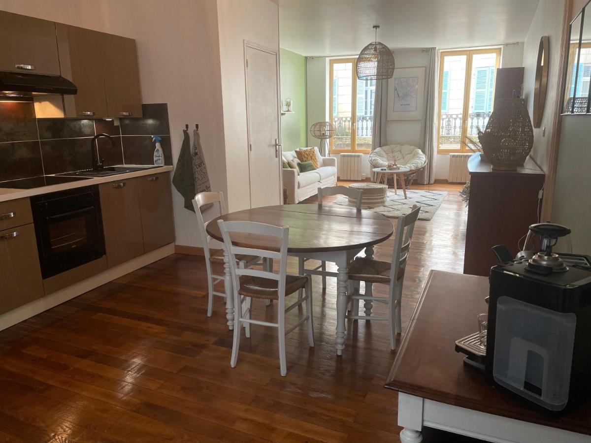 Le Noeud Vert: Nevers-themed With City-center Parking & Fitness Access