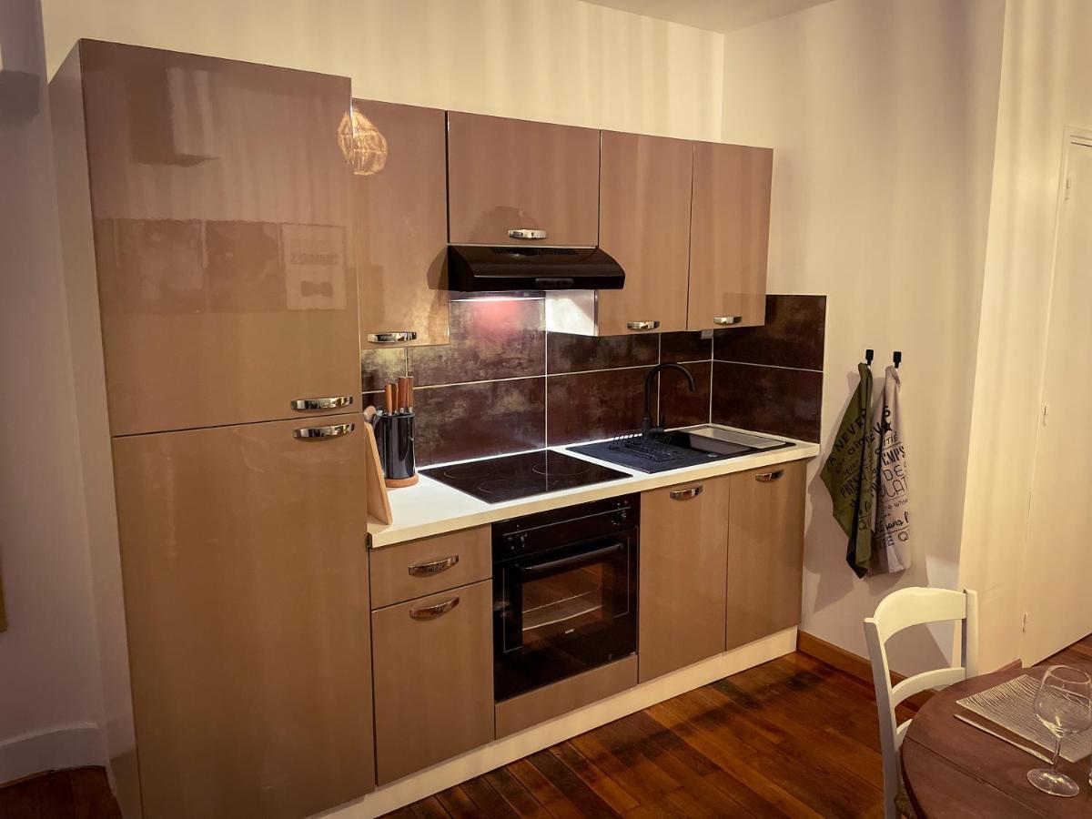 Le Noeud Vert: Nevers-themed With City-center Parking & Fitness Access Apartment *