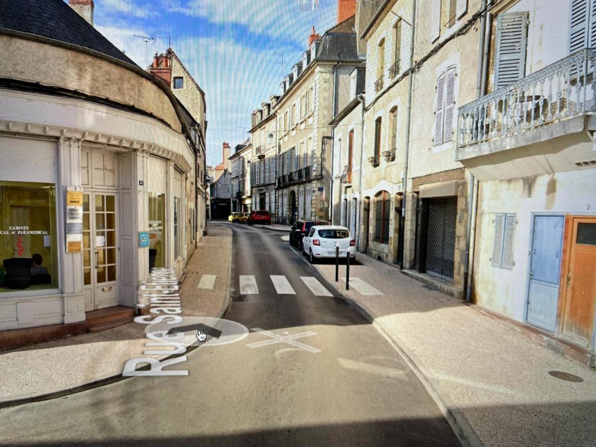 Le Noeud Vert: Nevers-themed With City-center Parking & Fitness Access Apartment Nevers