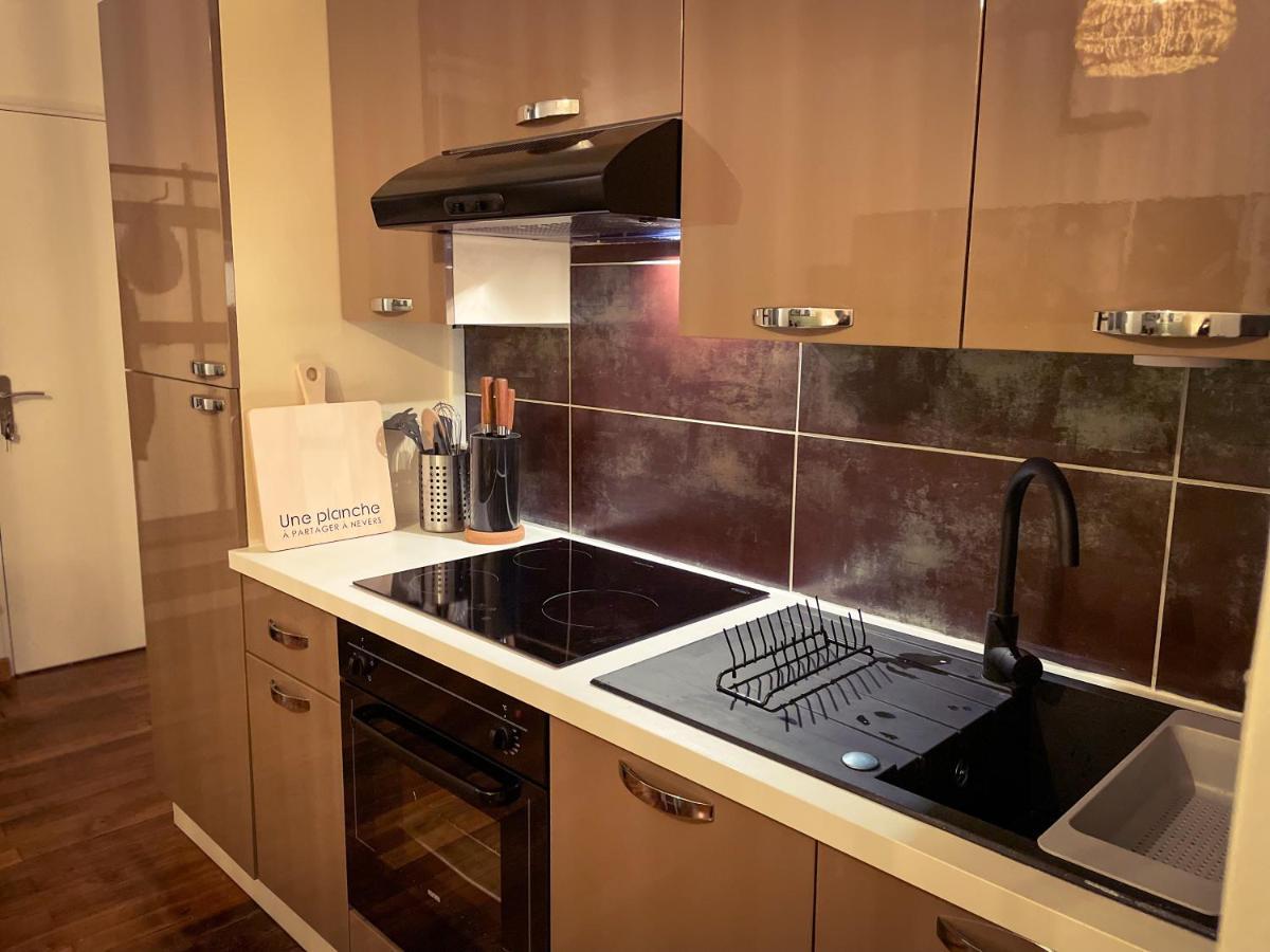 Le Noeud Vert: Nevers-themed With City-center Parking & Fitness Access Apartment