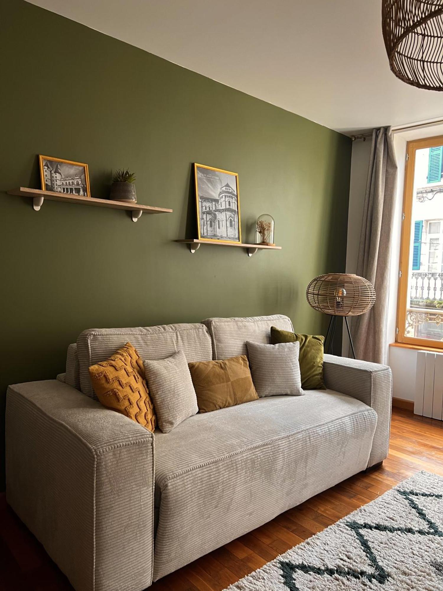 Le Noeud Vert: Nevers-themed With City-center Parking & Fitness Access