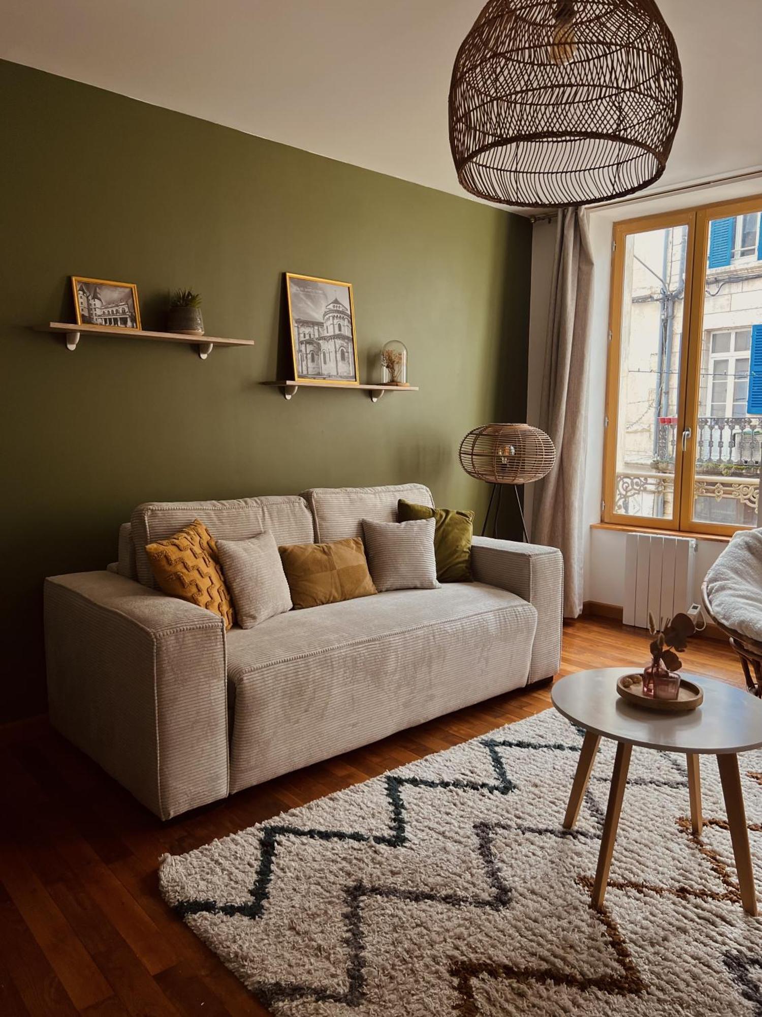 Le Noeud Vert: Nevers-themed With City-center Parking & Fitness Access Nevers