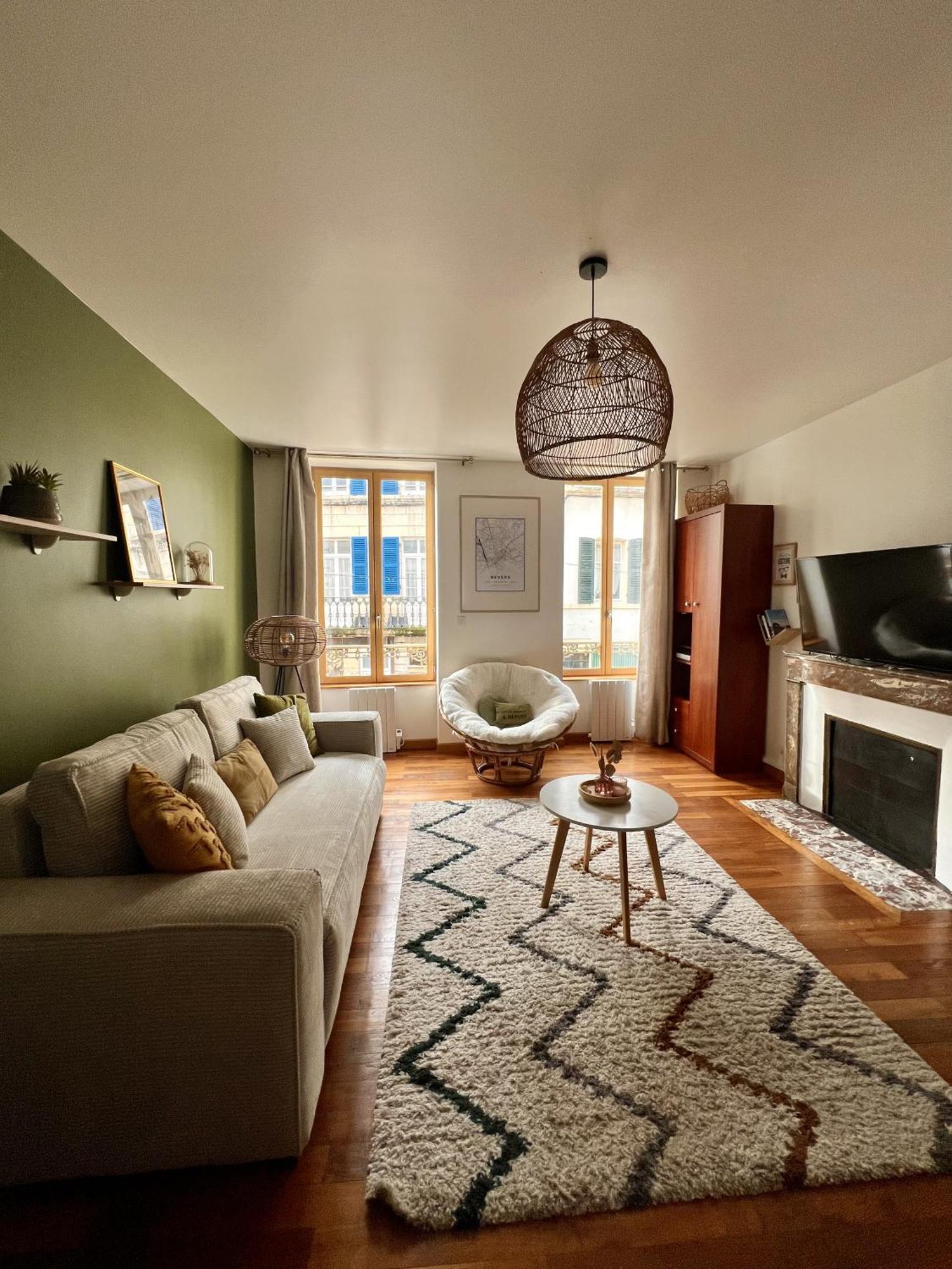 Le Noeud Vert: Nevers-themed With City-center Parking & Fitness Access * Nevers
