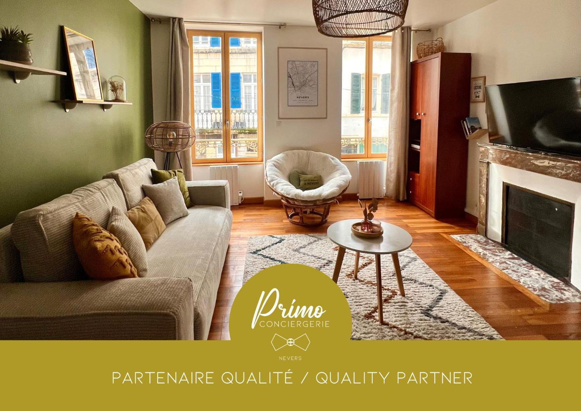 Le Noeud Vert: Nevers-themed With City-center Parking & Fitness Access